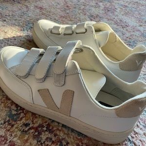 Velcro Veja sneakers